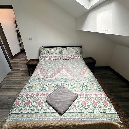 Town Center Willow Apartment - Sleeps Up To 10 - Dogs Welcome - 2 Minutes From Train Station Blackpool Eksteriør bilde