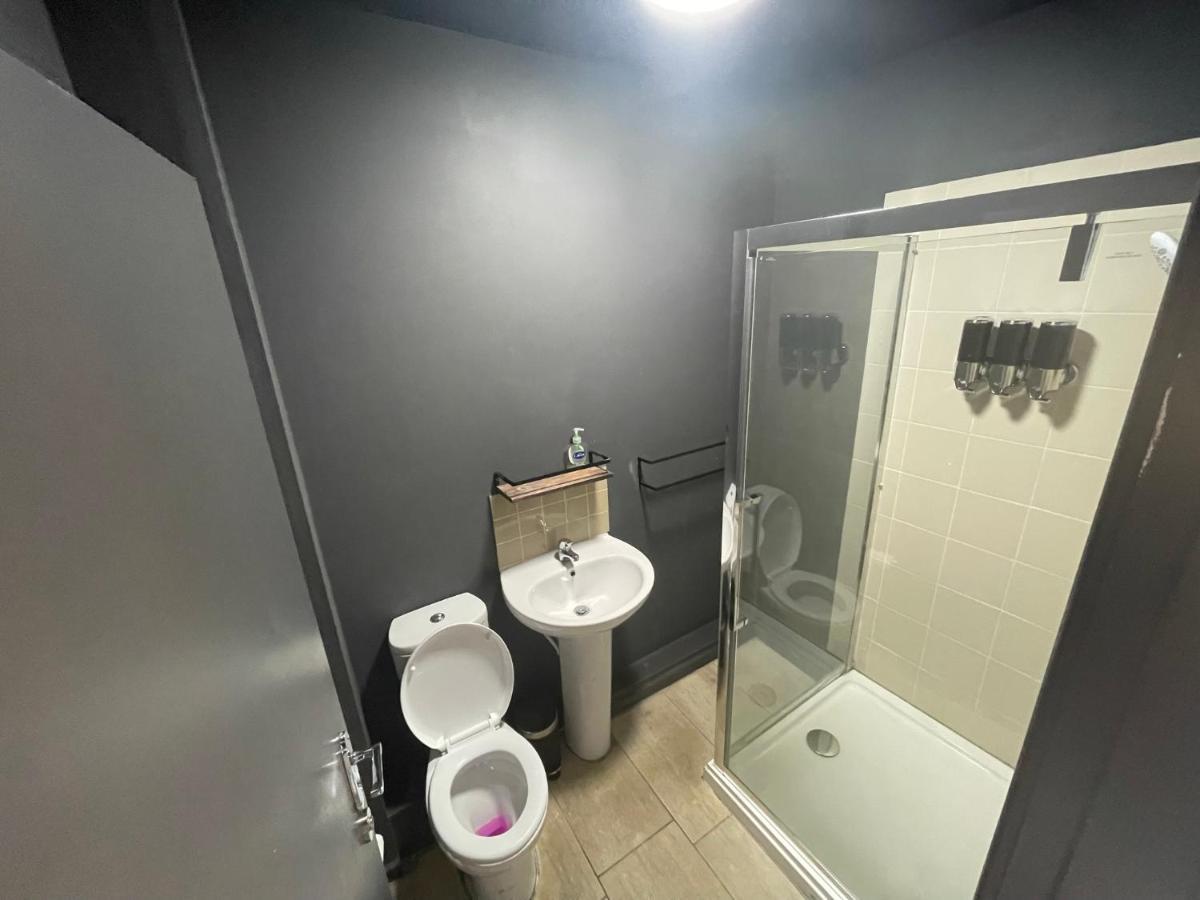 Town Center Willow Apartment - Sleeps Up To 10 - Dogs Welcome - 2 Minutes From Train Station Blackpool Eksteriør bilde