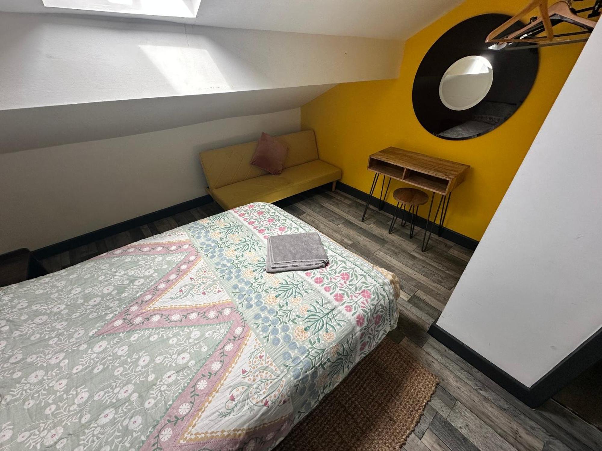 Town Center Willow Apartment - Sleeps Up To 10 - Dogs Welcome - 2 Minutes From Train Station Blackpool Eksteriør bilde