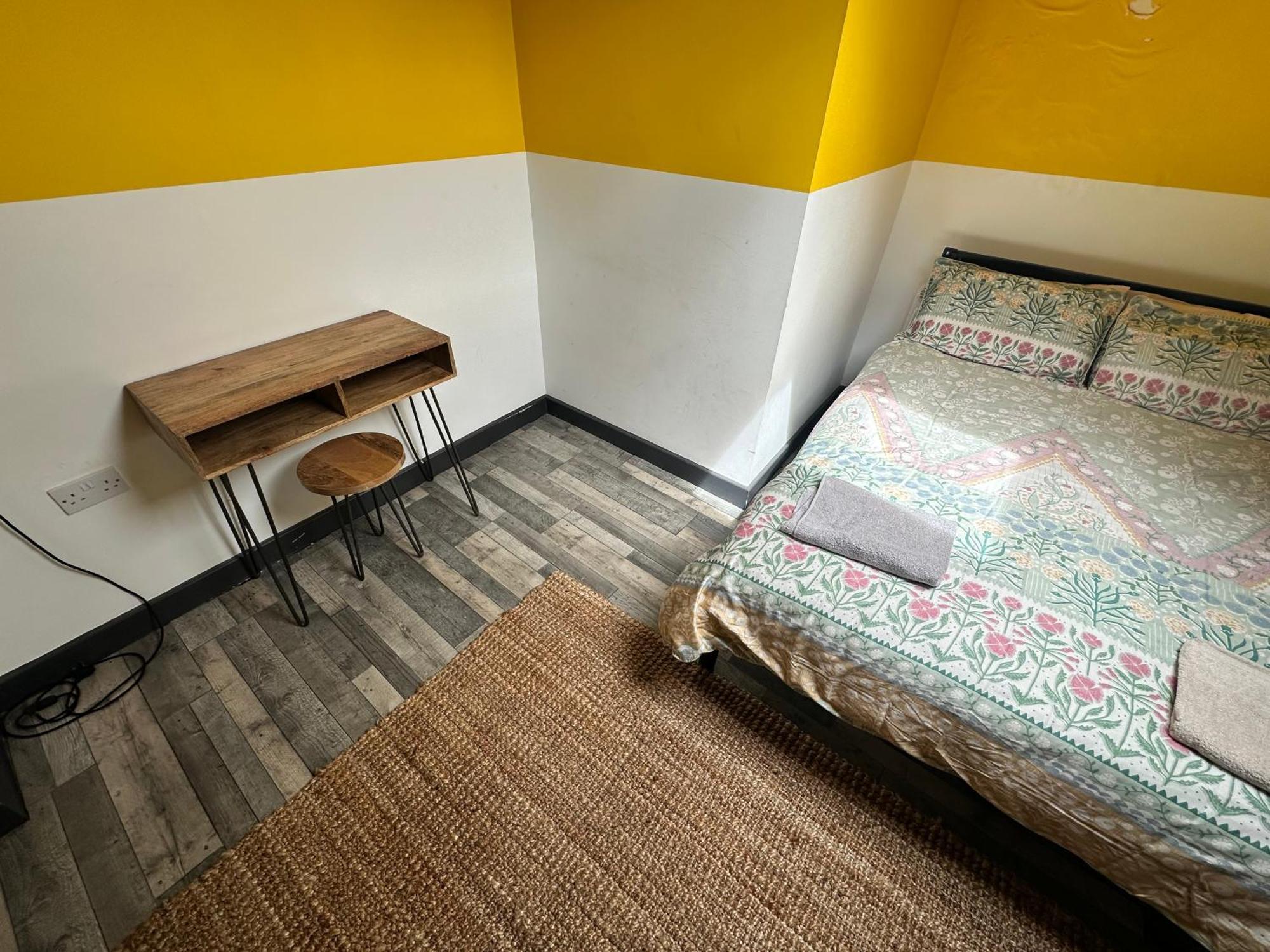 Town Center Willow Apartment - Sleeps Up To 10 - Dogs Welcome - 2 Minutes From Train Station Blackpool Eksteriør bilde