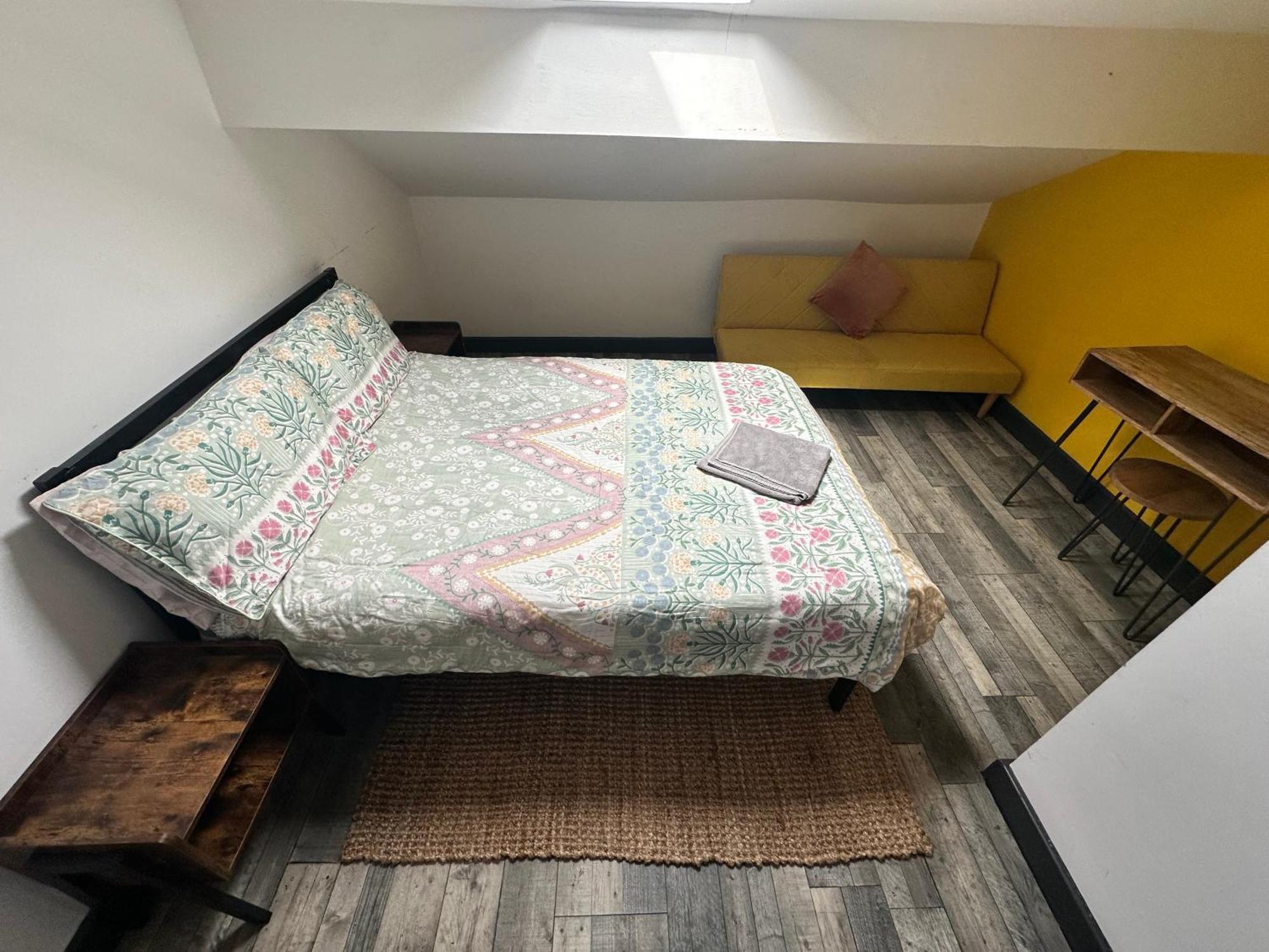 Town Center Willow Apartment - Sleeps Up To 10 - Dogs Welcome - 2 Minutes From Train Station Blackpool Eksteriør bilde