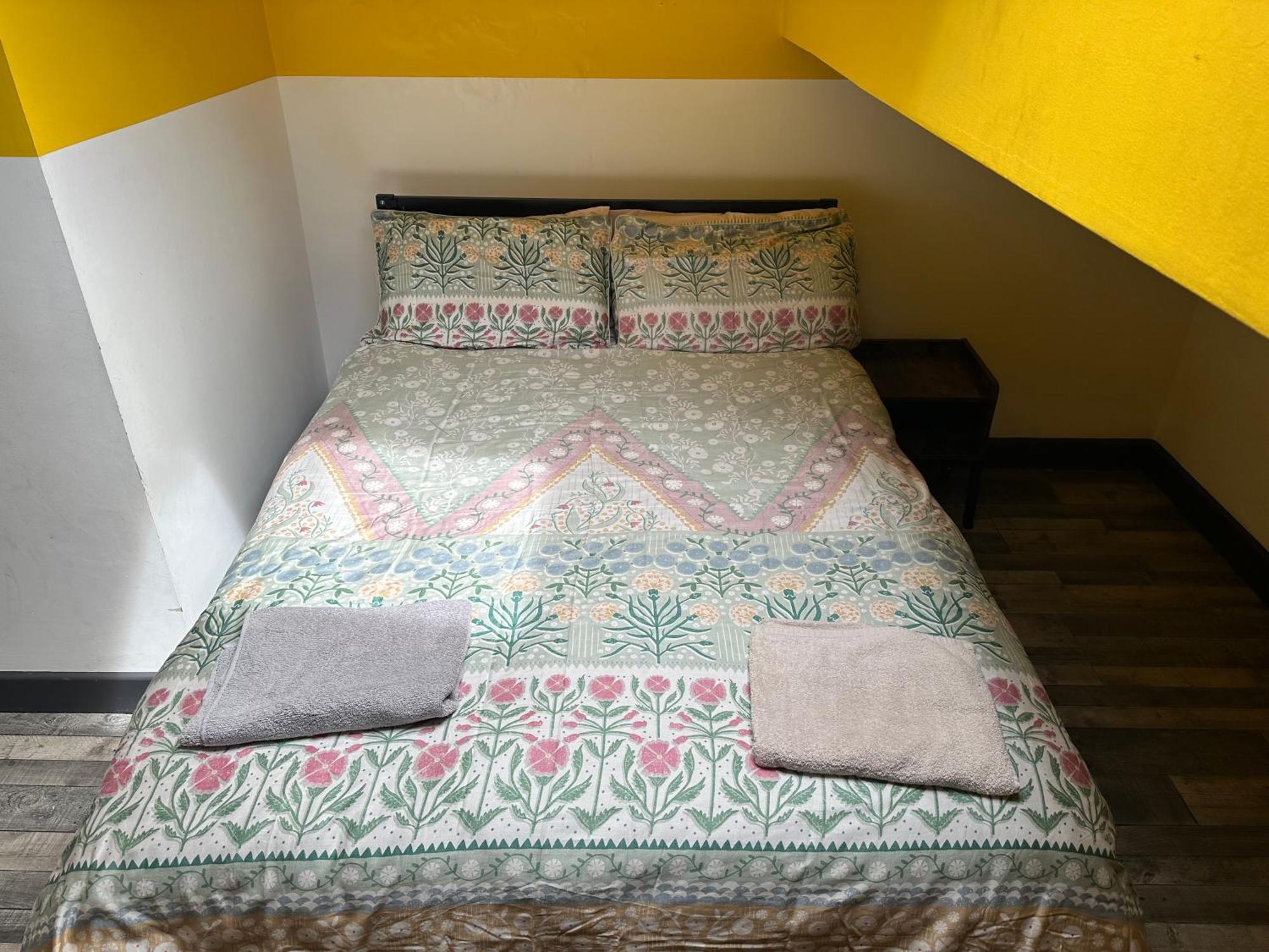 Town Center Willow Apartment - Sleeps Up To 10 - Dogs Welcome - 2 Minutes From Train Station Blackpool Eksteriør bilde